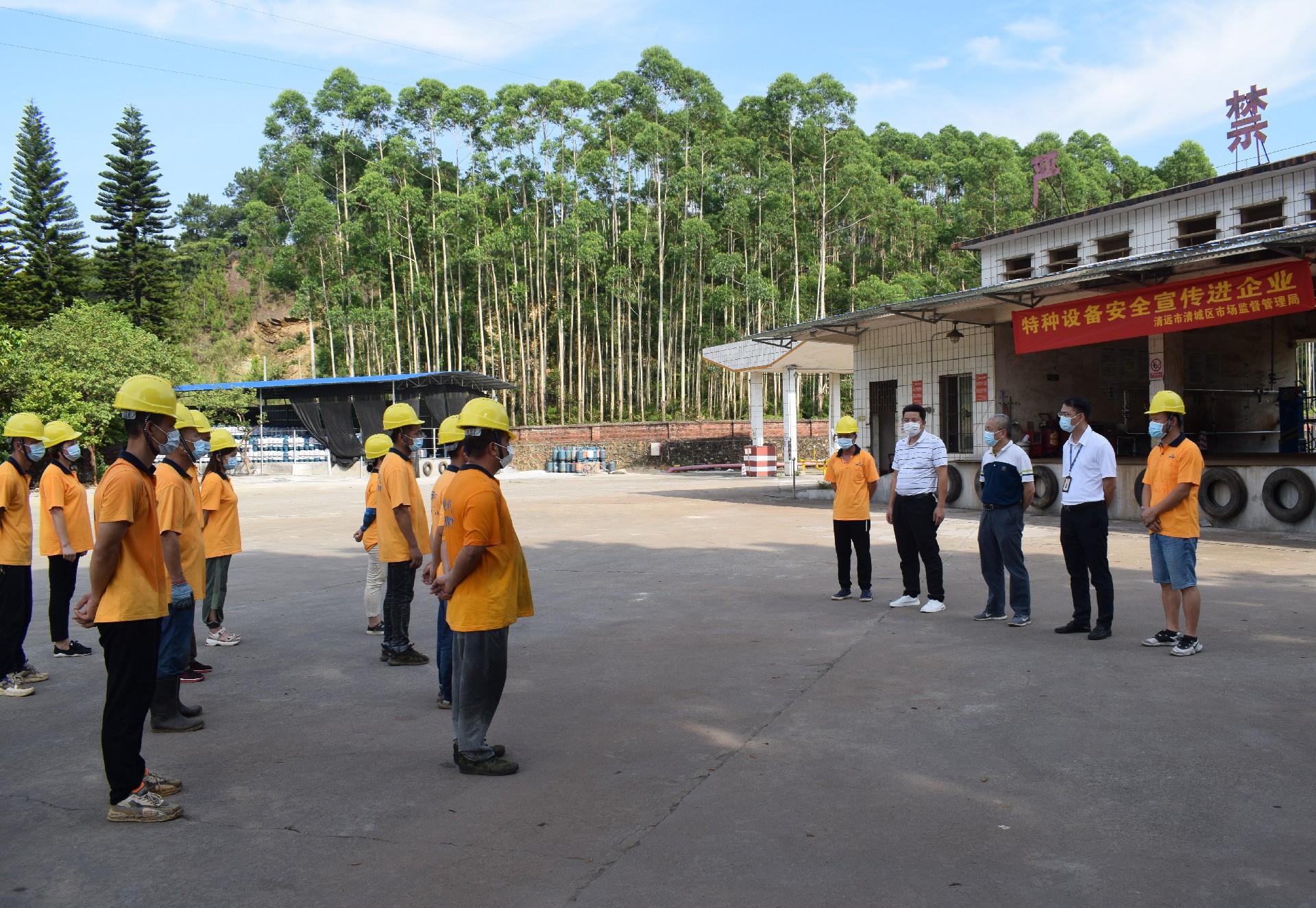 （圖為搶險成功，宣布解除警戒。）.jpg